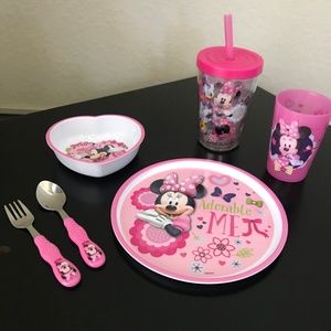 Disney Adorable Me , Minnie Mouse 6PC Plate Setting.
